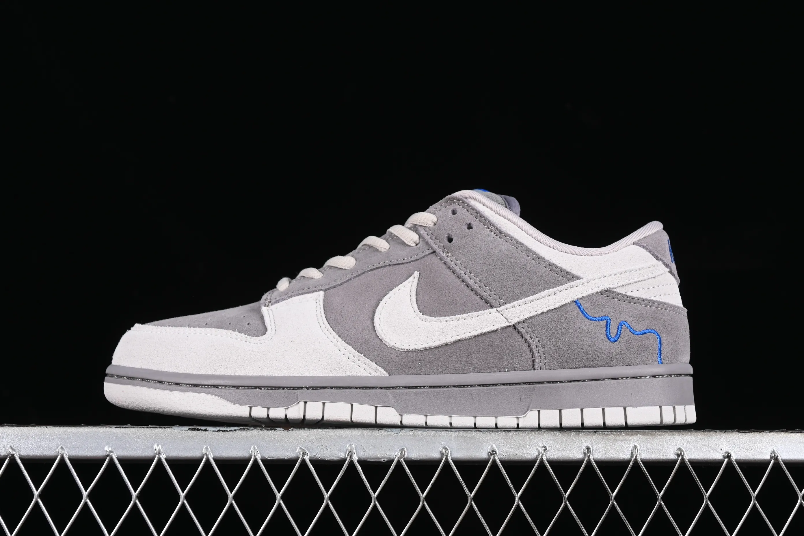 All categories Nk SB Dunk series Nk SB Dunk Low Low-top sneakers Cost-effective version Nk SB Dunk Low Touring the world Fog London SB low-top casual sneakers 308269-111